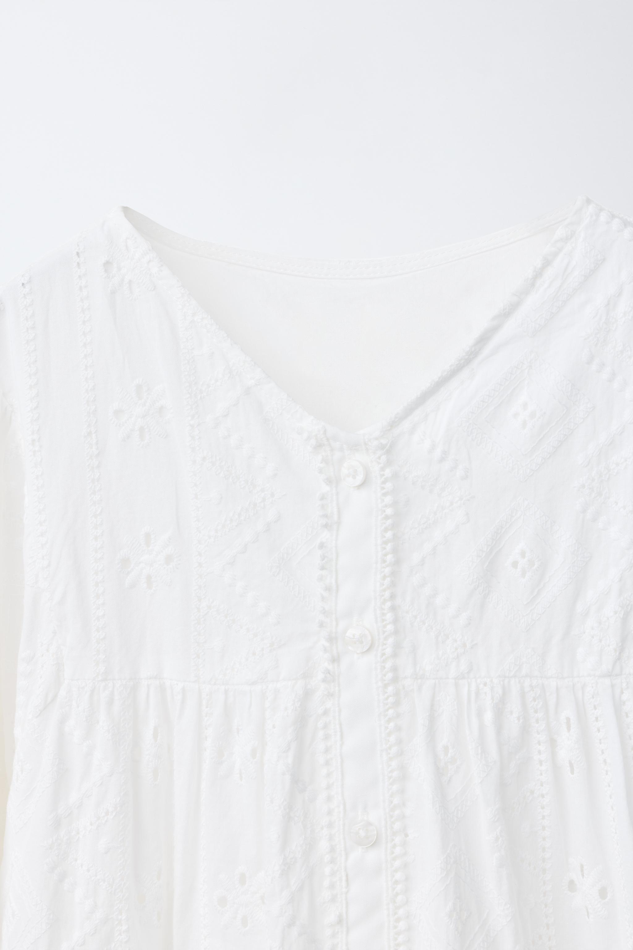 ROBE ROMANTIQUE À EMPIÈCEMENTS